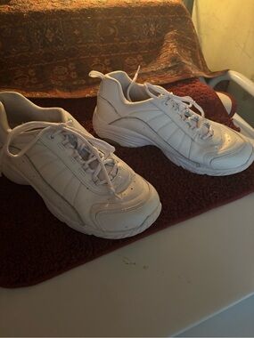 Easy Spirit White Athletic Sneakers 10